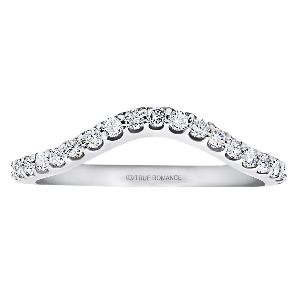 Round Diamond Halo Diamond Engagement Ring