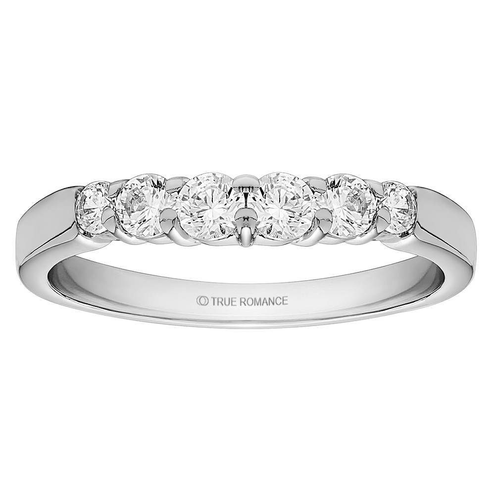 Round Cut Center Diamond Classic Engagement Ring