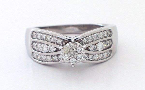https://www.trueromancebridal.com/upload/product/me478.jpg